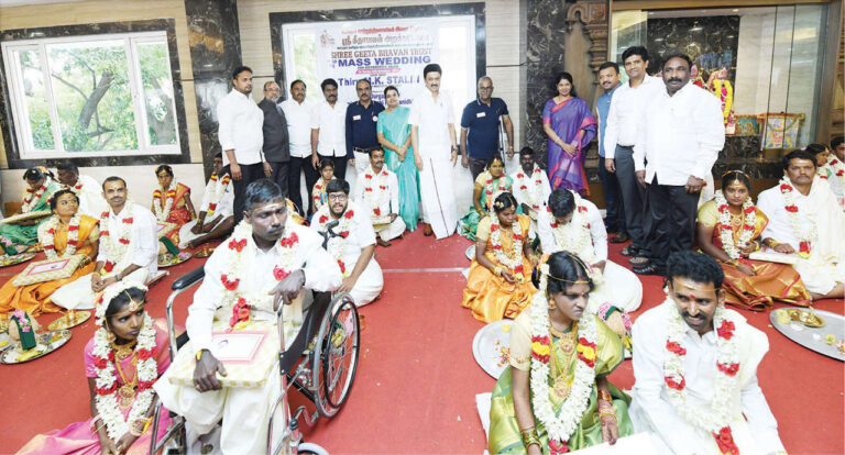 51 மாற்றுத்திறனாளிகளுக்கு மாண்புமிகு தமிழக முதலமைச்சர் தலைமையில் திருமணம் நடைபெற்றது.